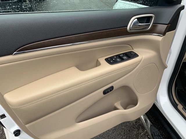 Used 2017 White Jeep Limited image 19