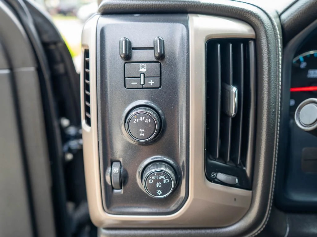 Used 2018 Black GMC Denali image 18
