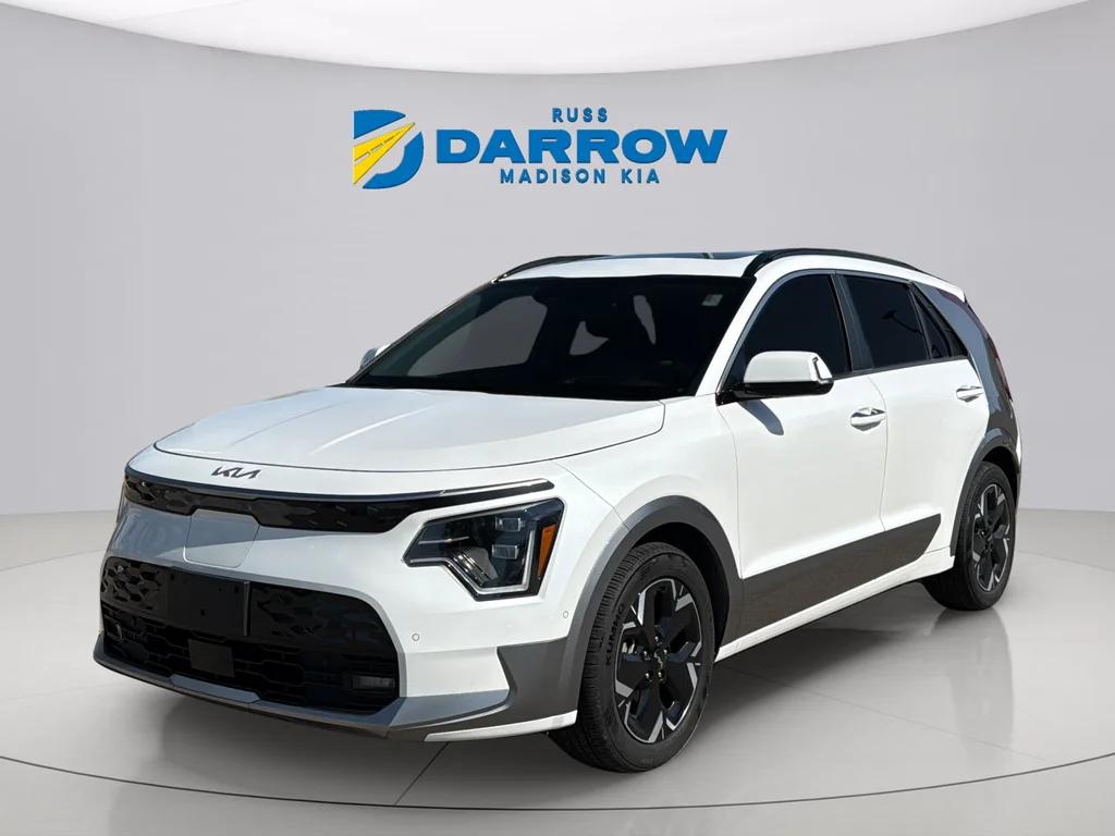 Used 2023 Snow White Pearl Kia Wave image 1