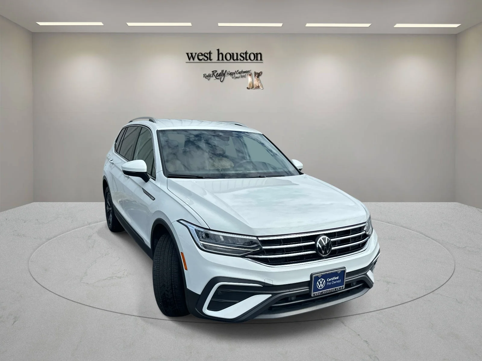 Used 2024 White Volkswagen SE image 3