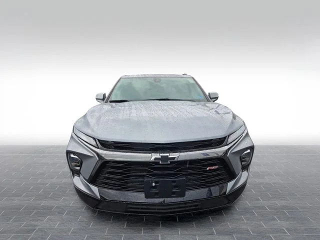 Used 2025 Gray Chevrolet RS image 2