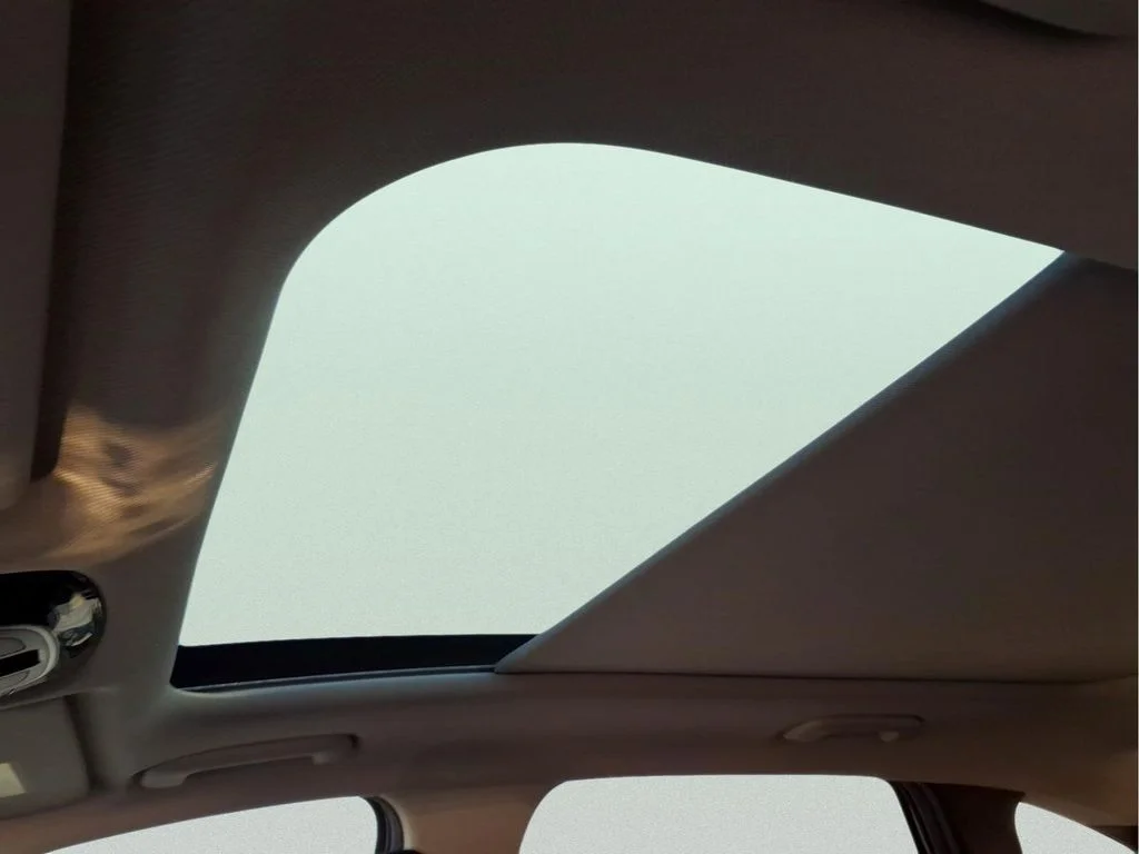 Used 2024 White Hyundai SEL Convenience image 21