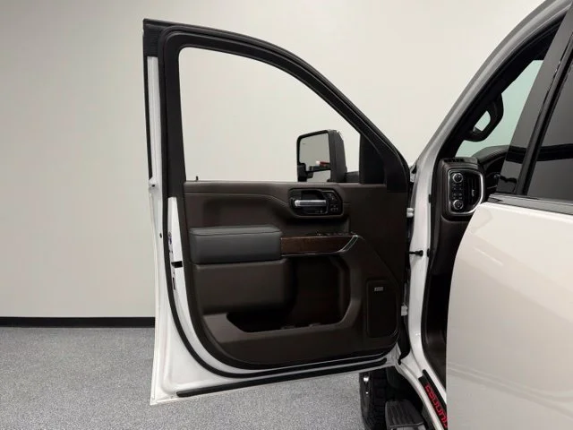 Used 2021 White GMC Denali image 12