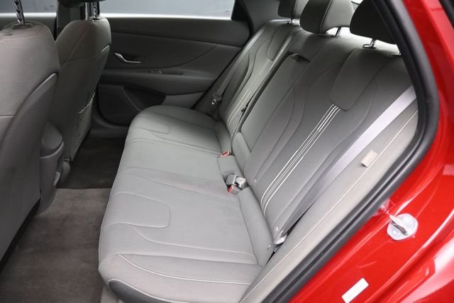 Used 2025 Red Hyundai SEL Convenience image 2