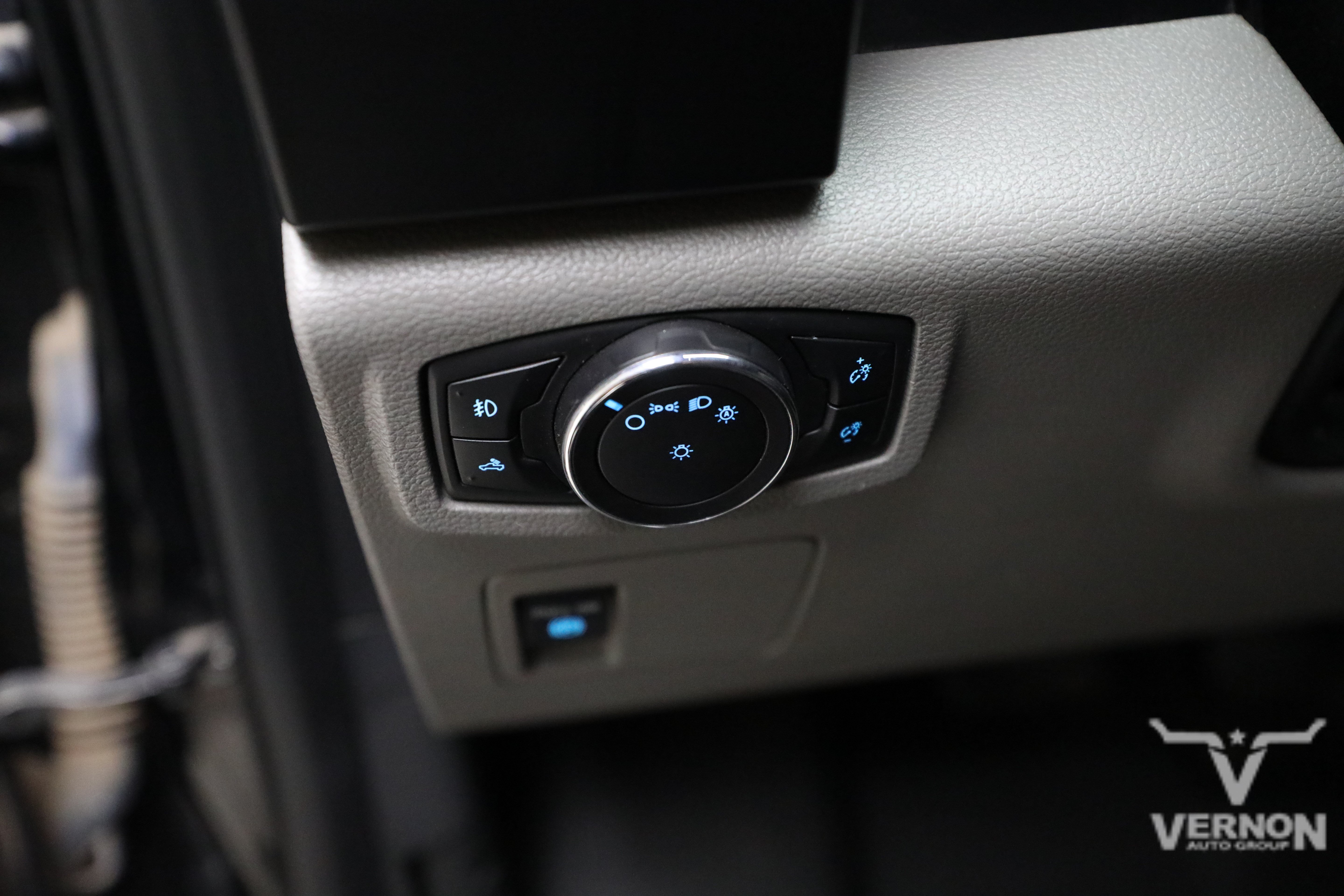 Used 2017 Shadow Black Ford Y image 16