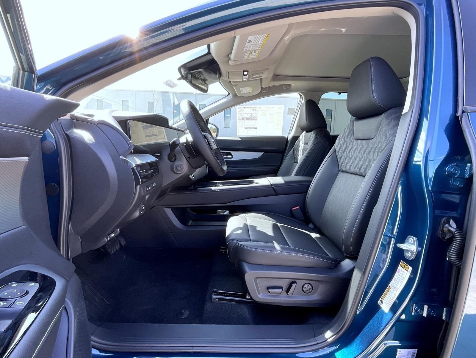 New 2026 Pearl Metallic Nissan Platinum image 10