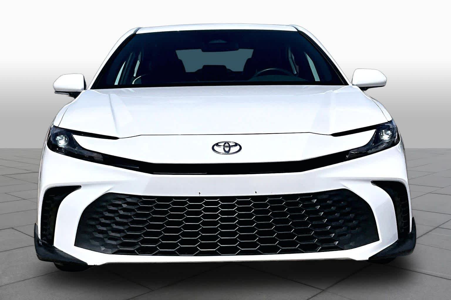 Used 2026 Ice Cap Toyota SE image 4