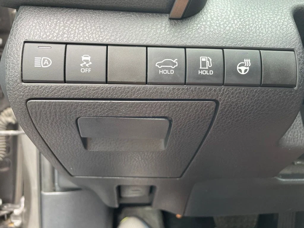 2020 Toyota Camry XLE - Photo 12
