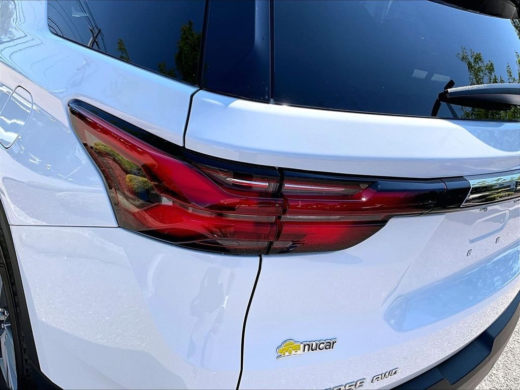 Used 2023 White Chevrolet LT image 33