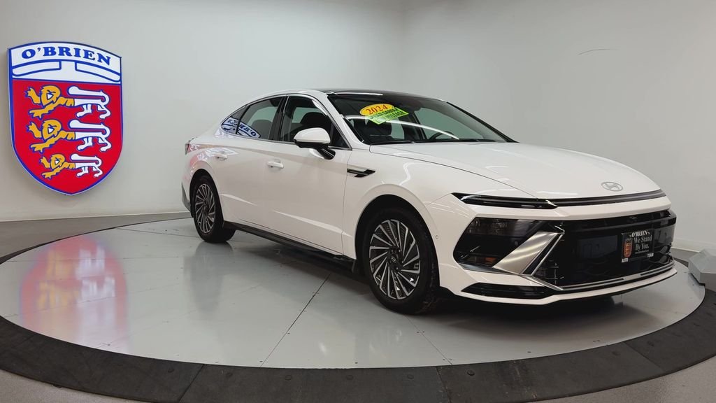 Used 2024 White Hyundai Limited image 2