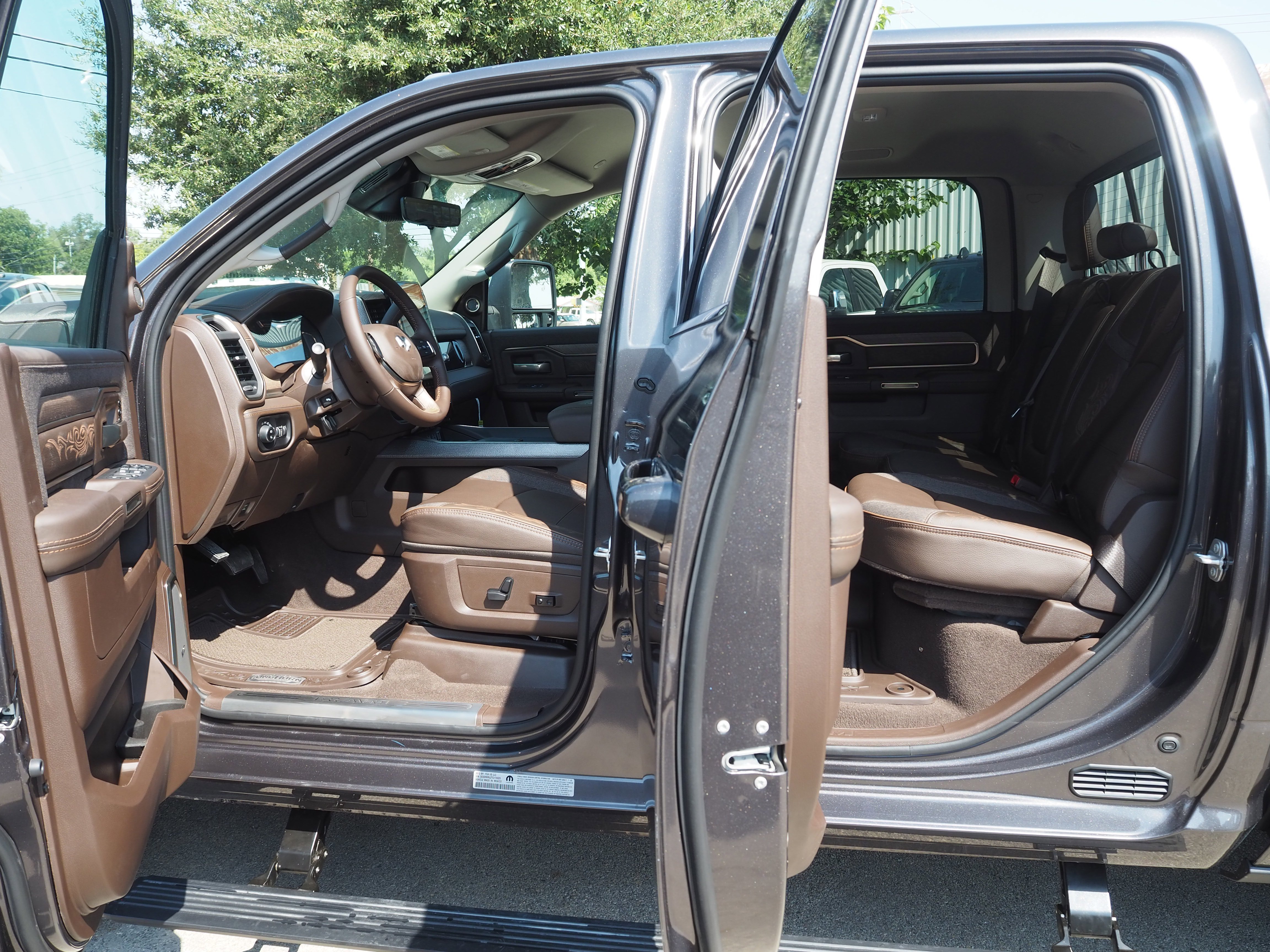 New 2026 Granite Crystal Metallic Clear-Coat Exterior Paint RAM Longhorn image 11