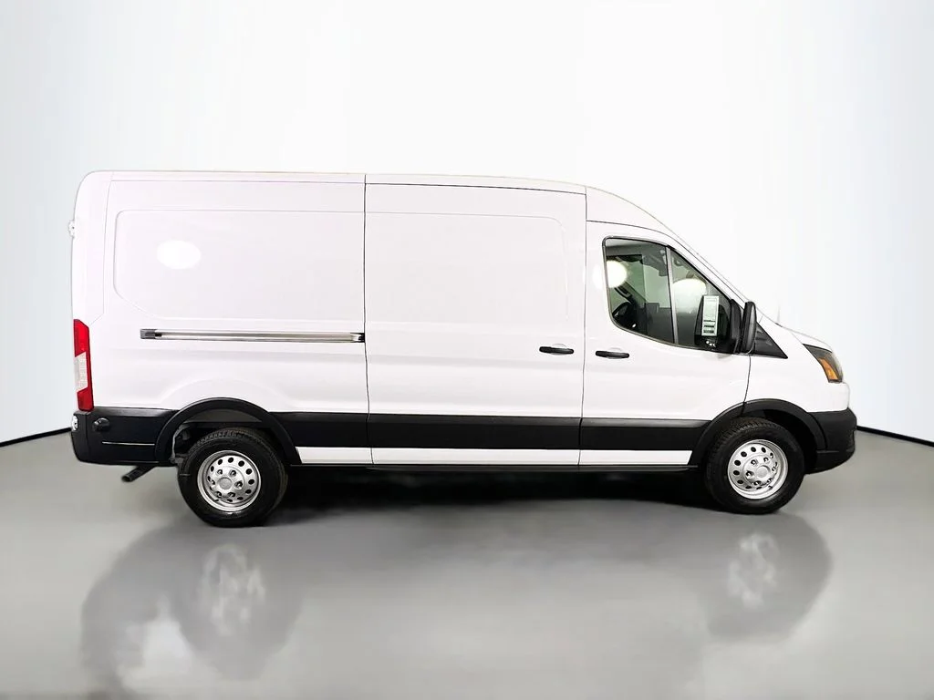 New 2026 Oxford White Ford Base image 17