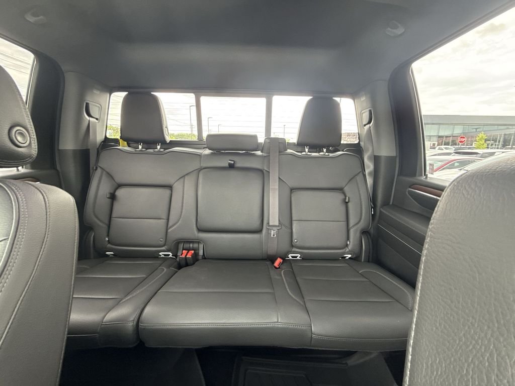 Used 2024 White GMC Denali image 22