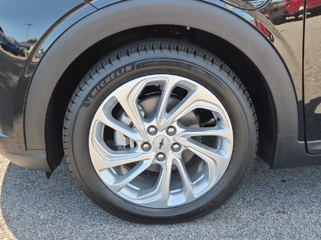 2027 Chevrolet Bolt LT - Photo 18
