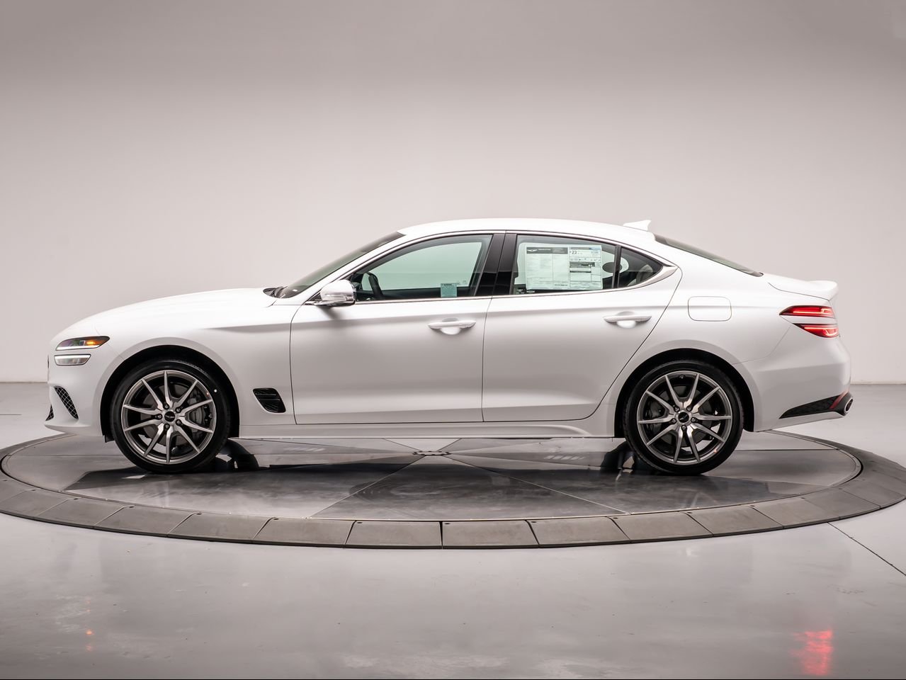 New 2026 Uyuni White Genesis 2.5T image 2