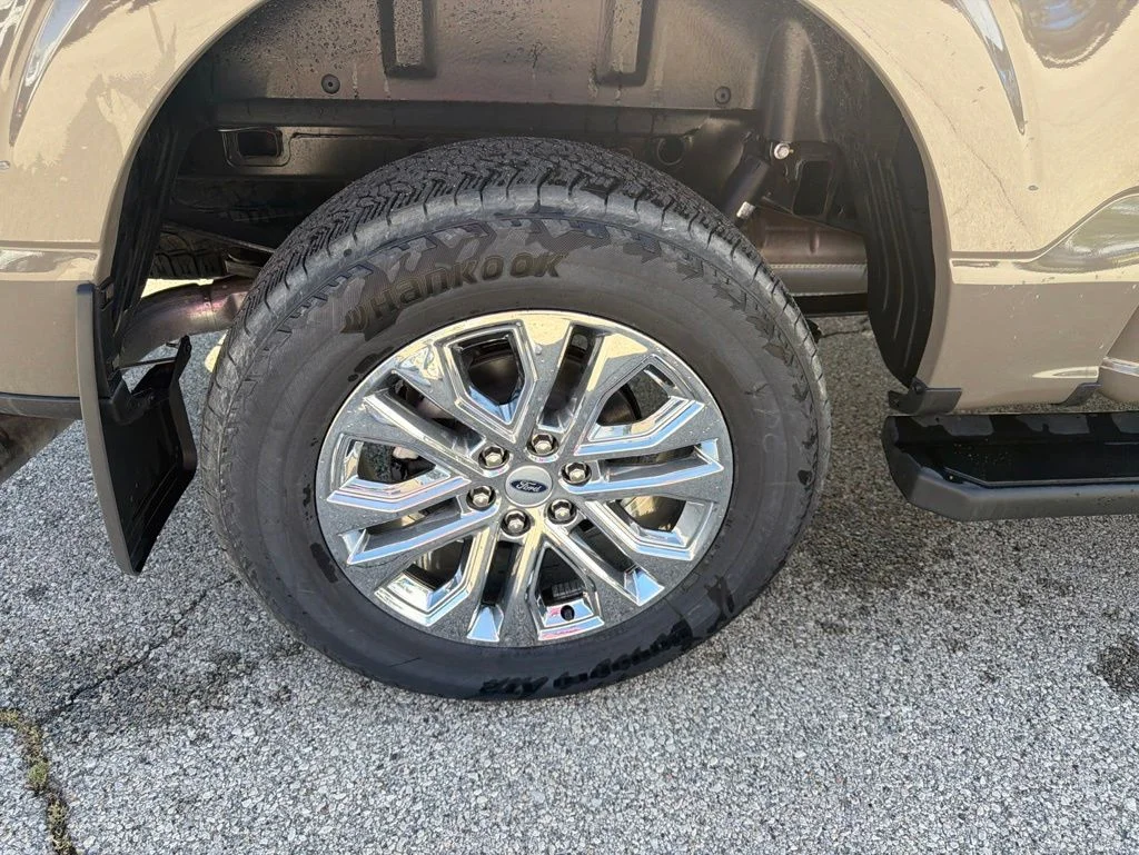 New 2026 Gray Ford Lariat image 22