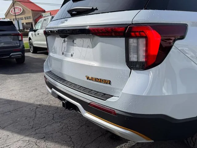 New 2026 Space White Metallic Ford Tremor® image 59