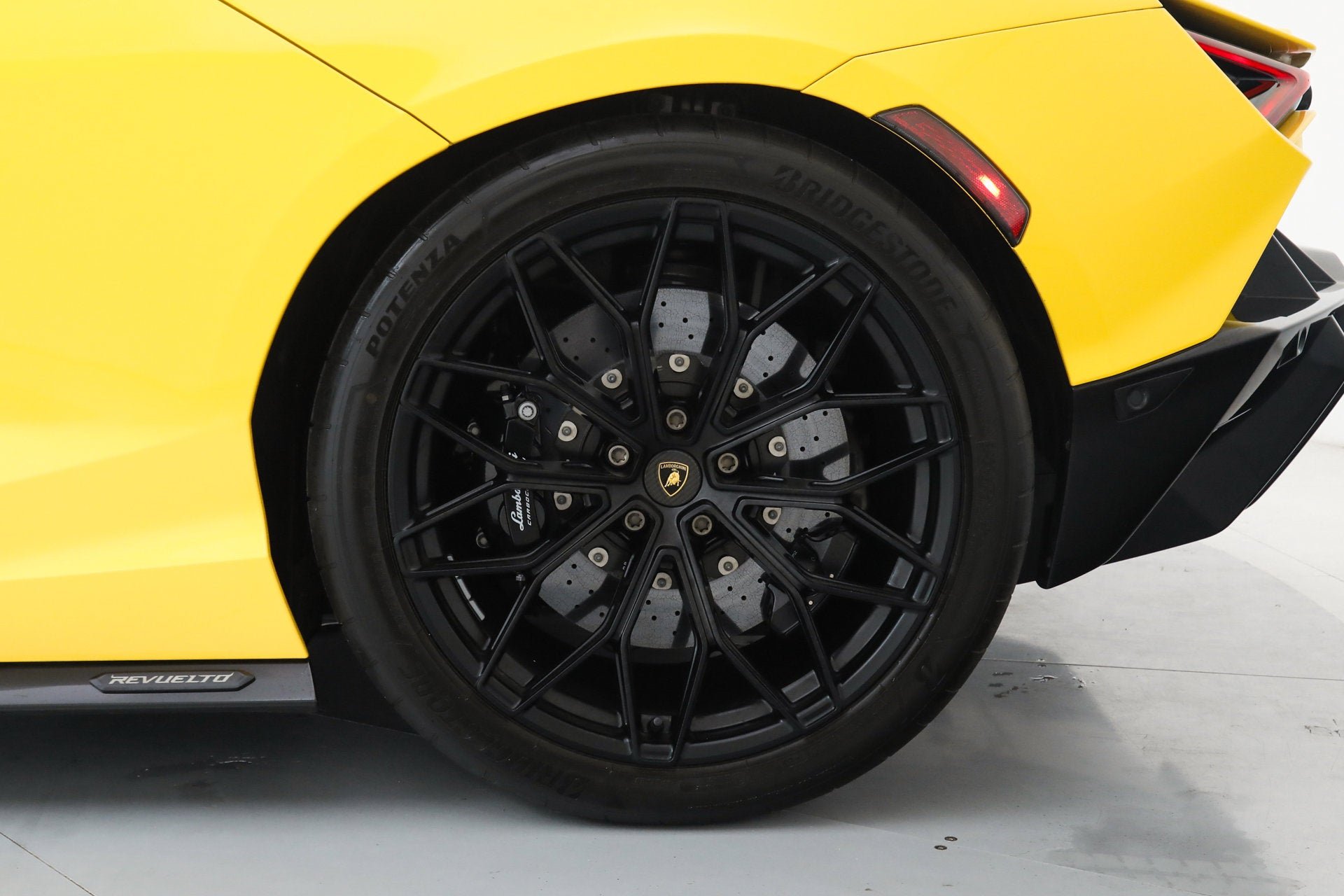 2024 Lamborghini Revuelto Base - Photo 38