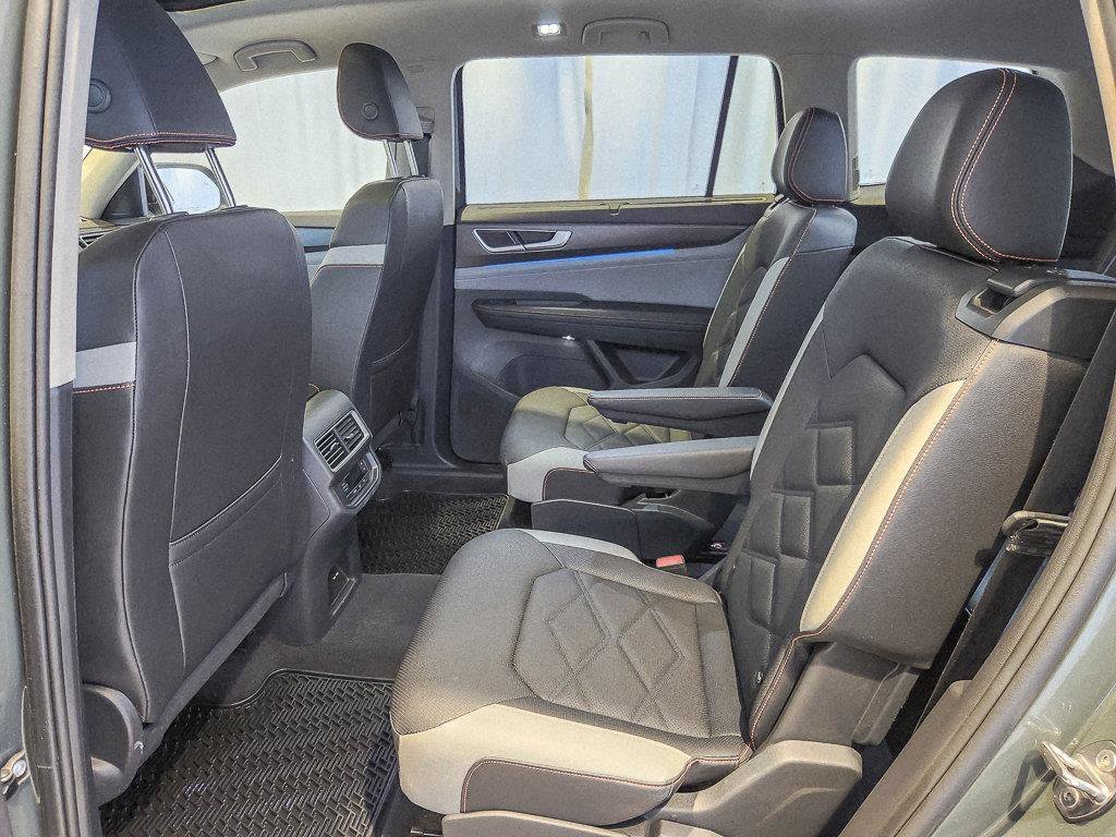 Used 2025 Green Pearl Volkswagen 2.0T Peak Edition image 11