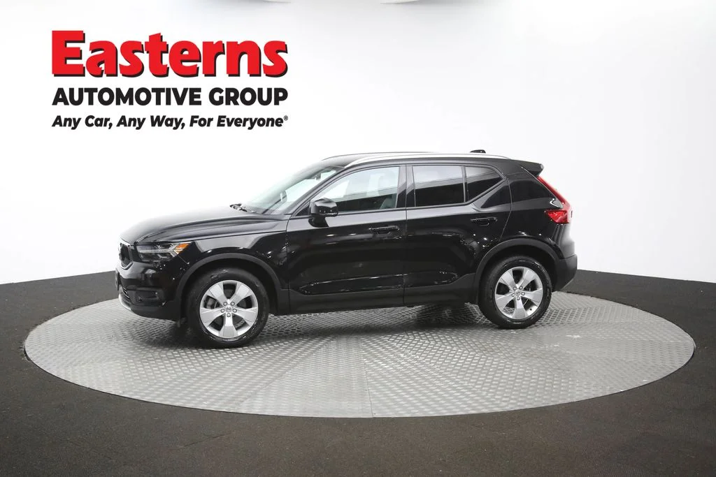 Used 2022 Black Volvo Momentum image 58