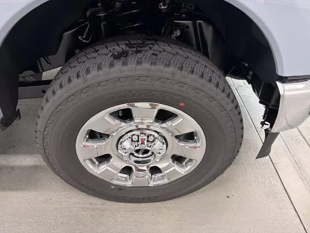 New 2026 Glacier Gray Metallic Tri-Coat Ford F-250® Lariat® image 24