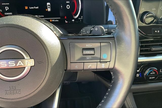 Used 2023 Gray Nissan Platinum image 17