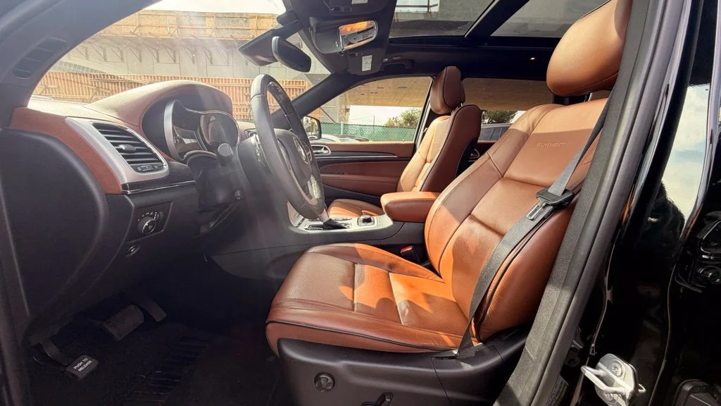Used 2019 Black Jeep Summit image 7