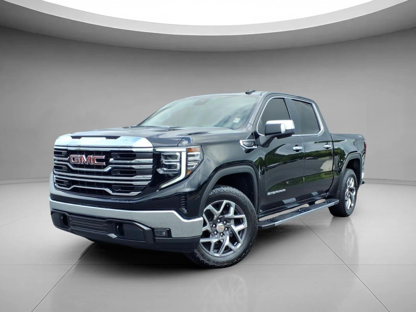 Used 2023 Onyx Black GMC SLT image 1