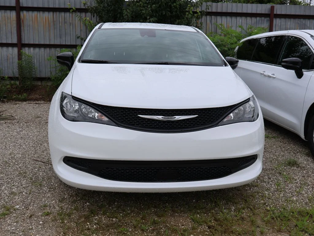 New 2027 Bright White Clear-Coat Exterior Paint Chrysler LX image 11