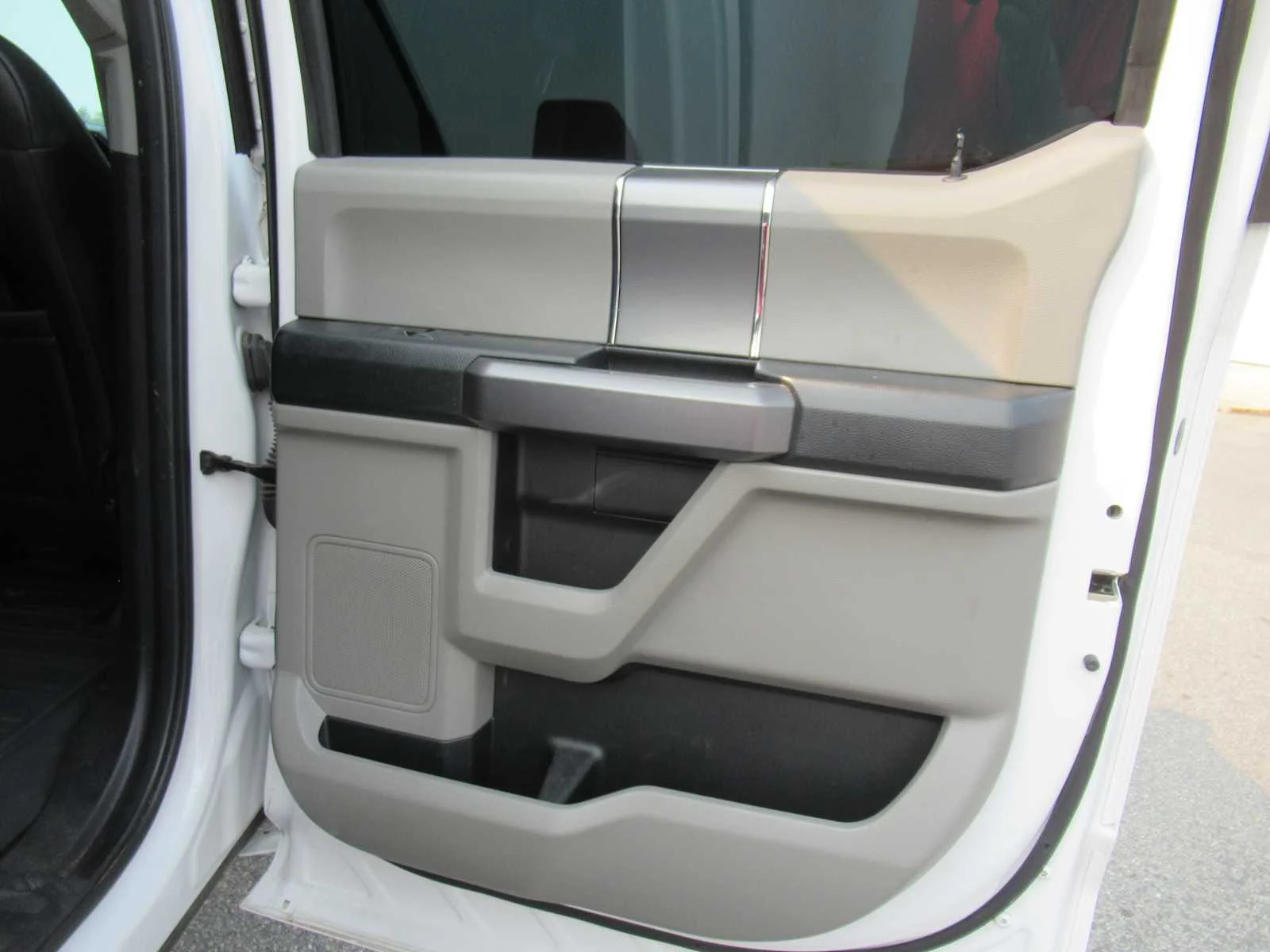 Used 2019 Oxford White Ford XLT image 21