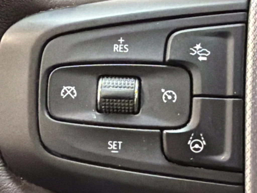 Used 2024 White Frost Tricoat GMC Denali image 24