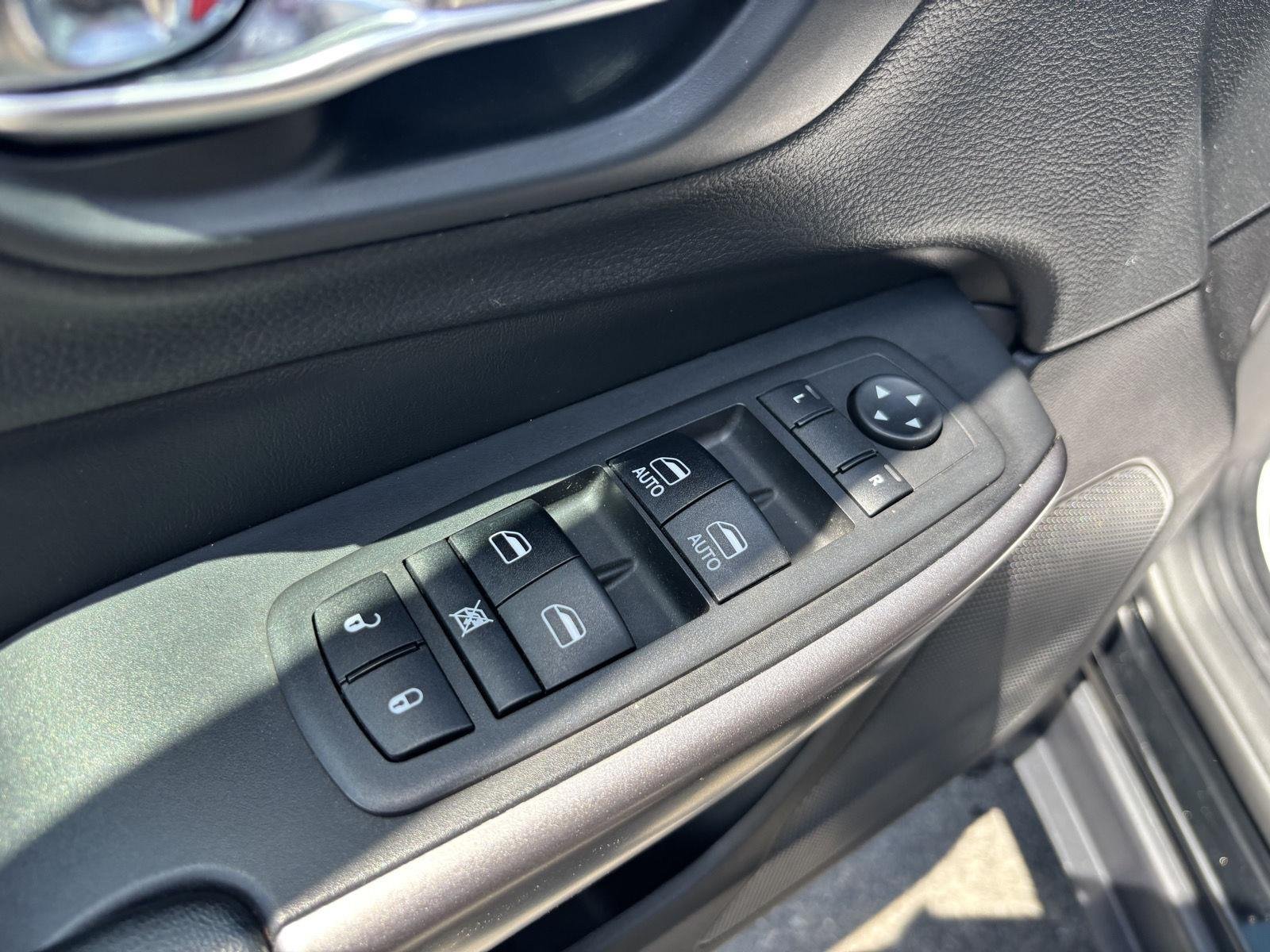 Used 2019 Diamond Black Crystal Pearlcoa Jeep Latitude Plus image 13