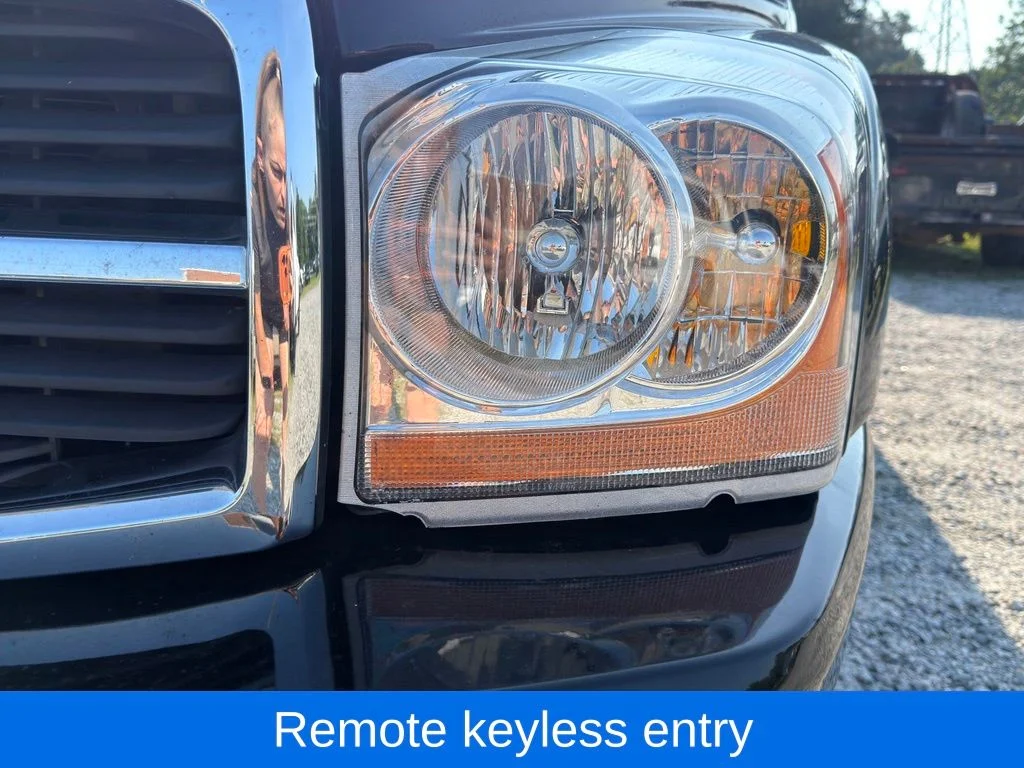 Used 2004 Black Dodge SLT image 13