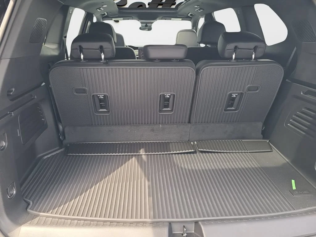 2026 GMC Acadia Denali - Photo 9