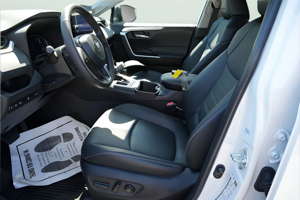 Used 2024 Wind Chill Pearl Toyota XLE Premium image 18