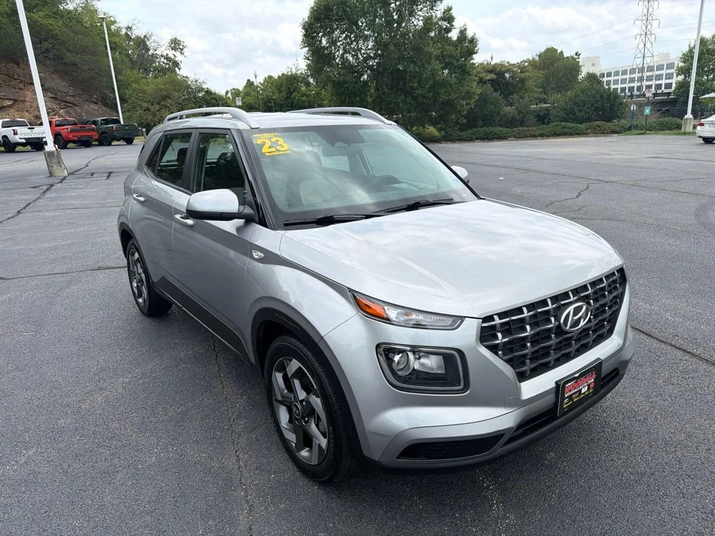 Used 2023 Stellar Silver Hyundai SEL image 1