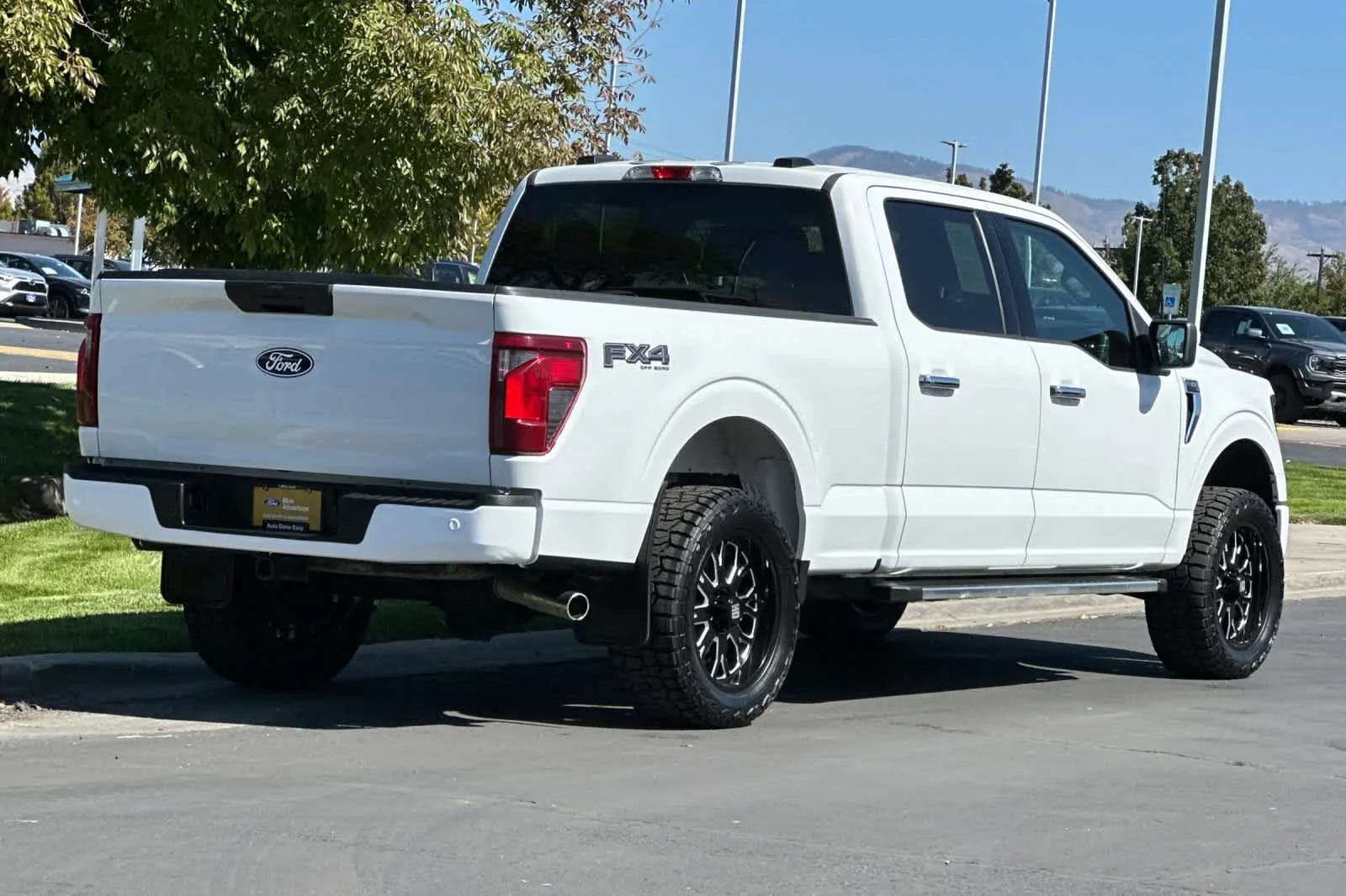 Certified Used 2025 Oxford White Clearcoat Ford XLT image 2