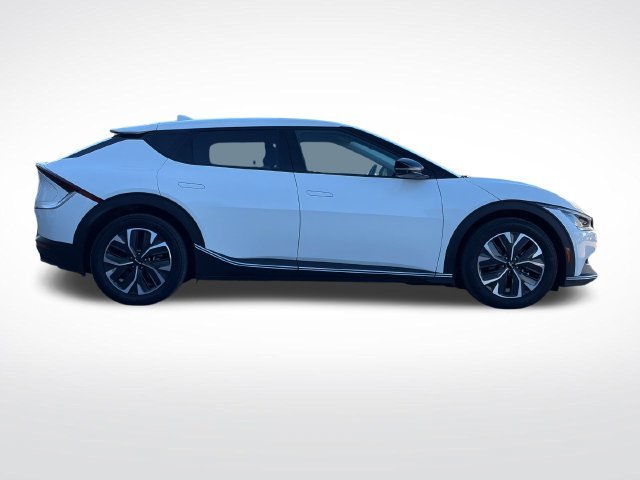 Certified Used 2024 Snow White Pearl Kia Light image 6
