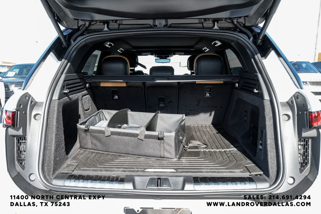 New 2026 Fuji White Land Rover Dynamic SE image 47