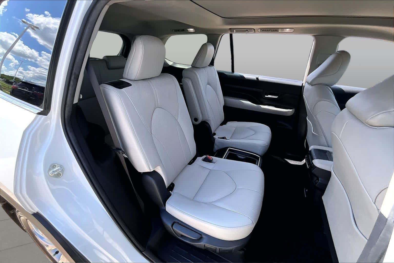 Used 2024 Wind Chill Pearl Toyota Limited image 21