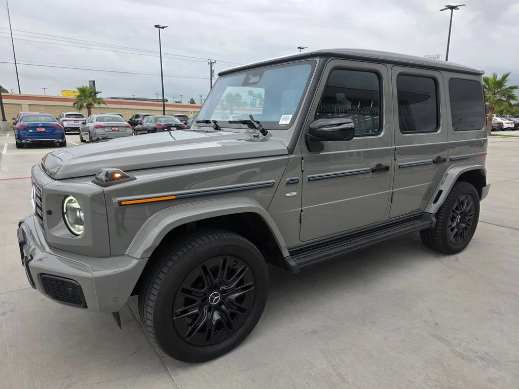Used 2025 Gray Mercedes-Benz G 580 image 4