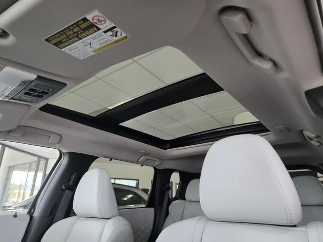 2025 Mitsubishi Outlander Plug-in Hybrid Platinum Edition - Photo 14