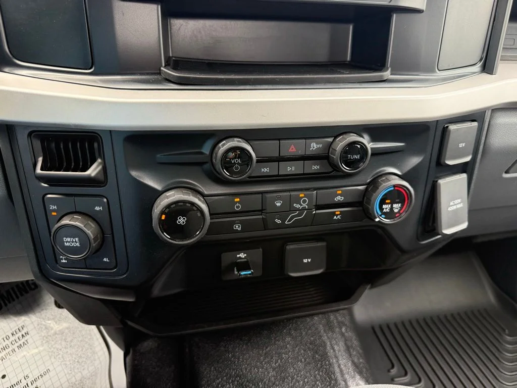 Used 2025 White Ford XL image 21