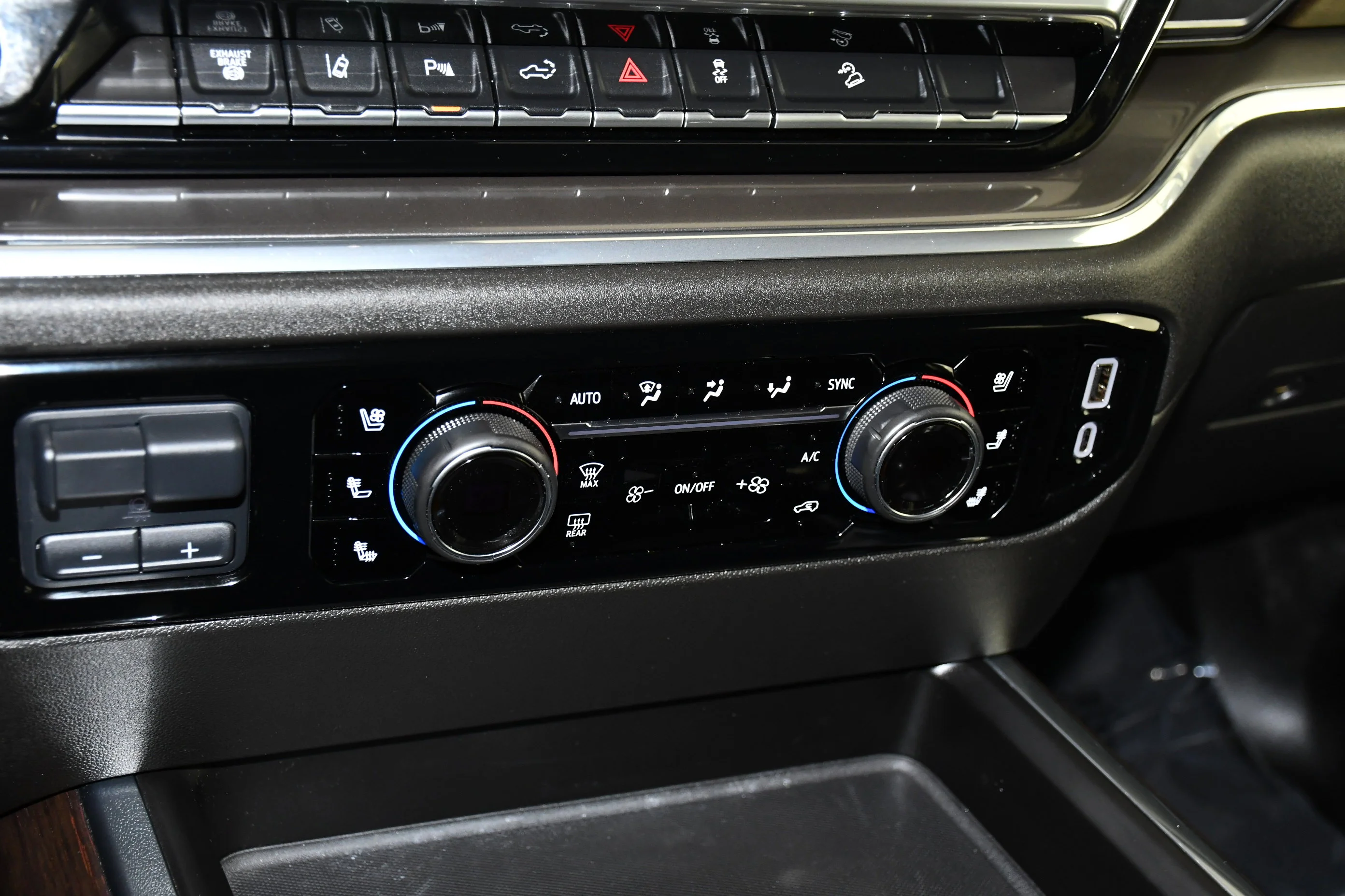 Used 2024 Black Chevrolet High Country image 34