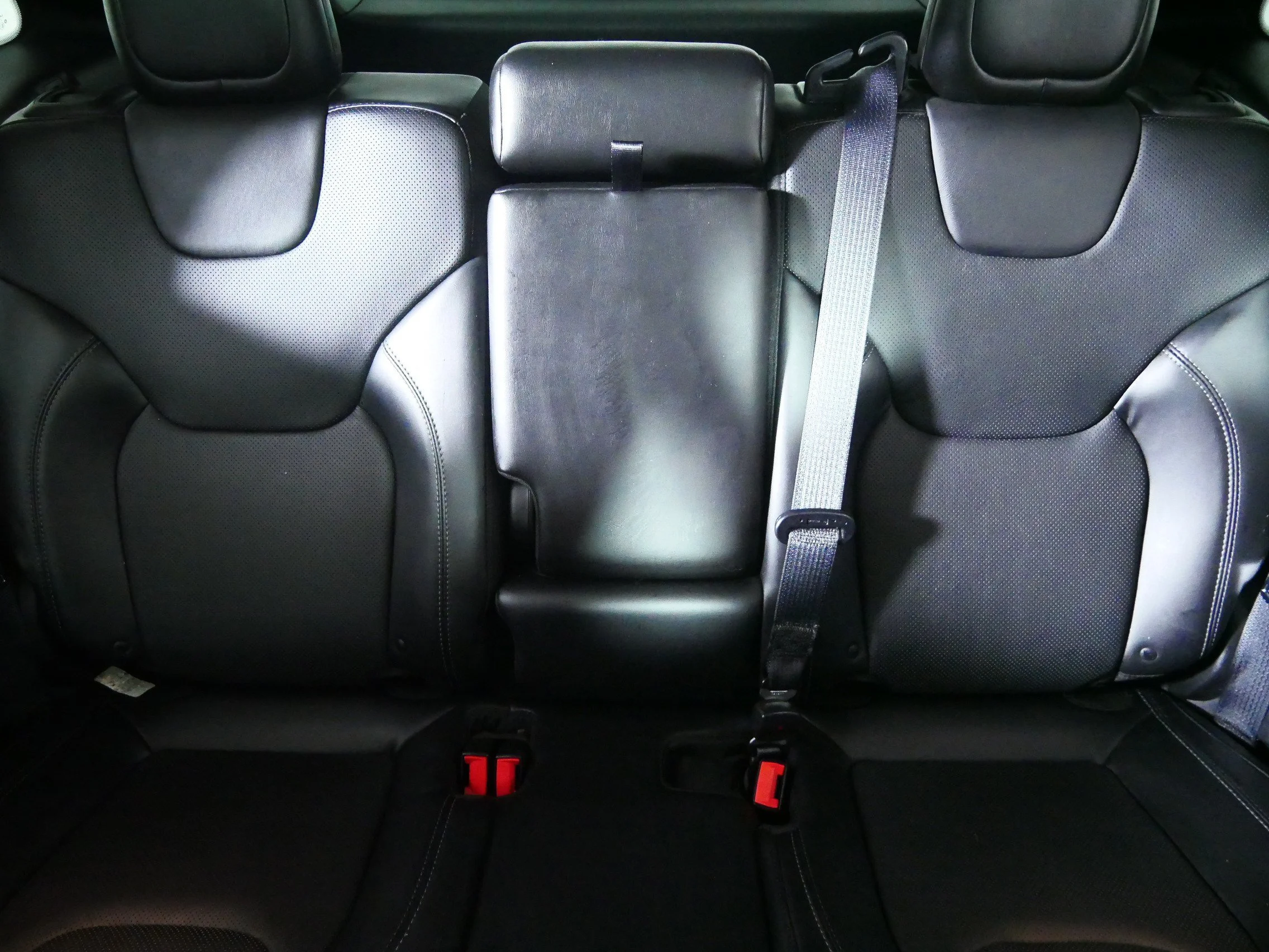 Used 2019 Bright White Clearcoat Jeep Limited image 13