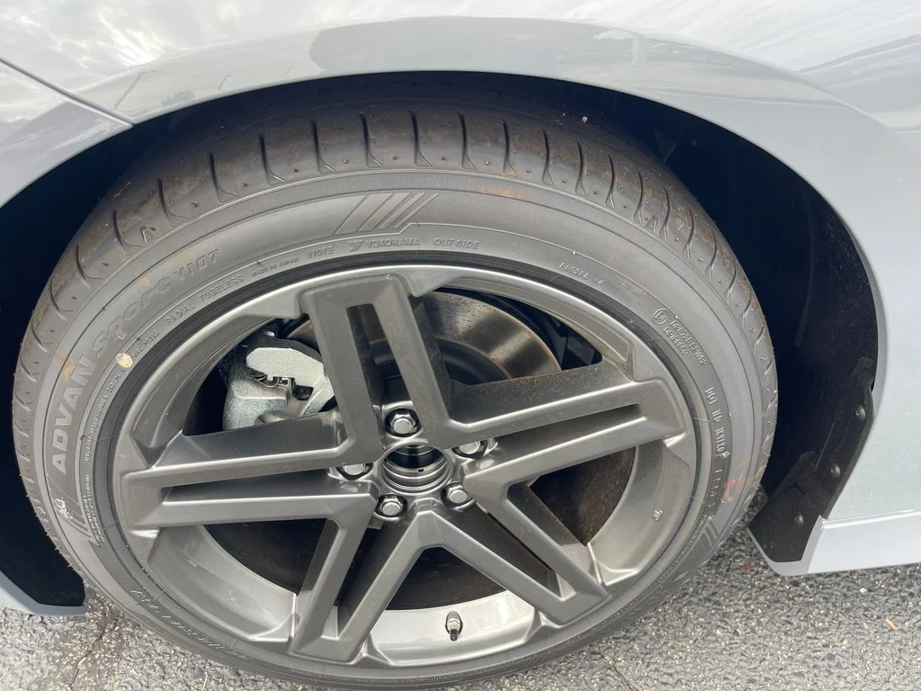 New 2027 Boulder Gray Pearl / Super Black Two-tone Nissan Sport image 17