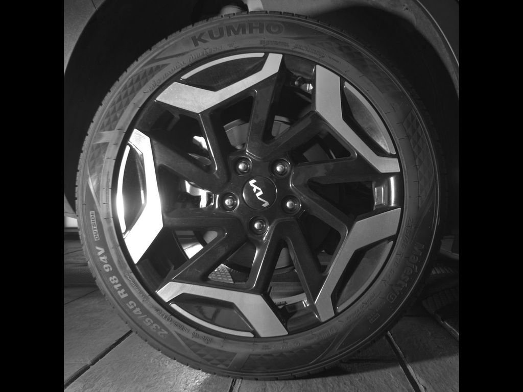 Used 2024 Fusion Black Kia SX image 12