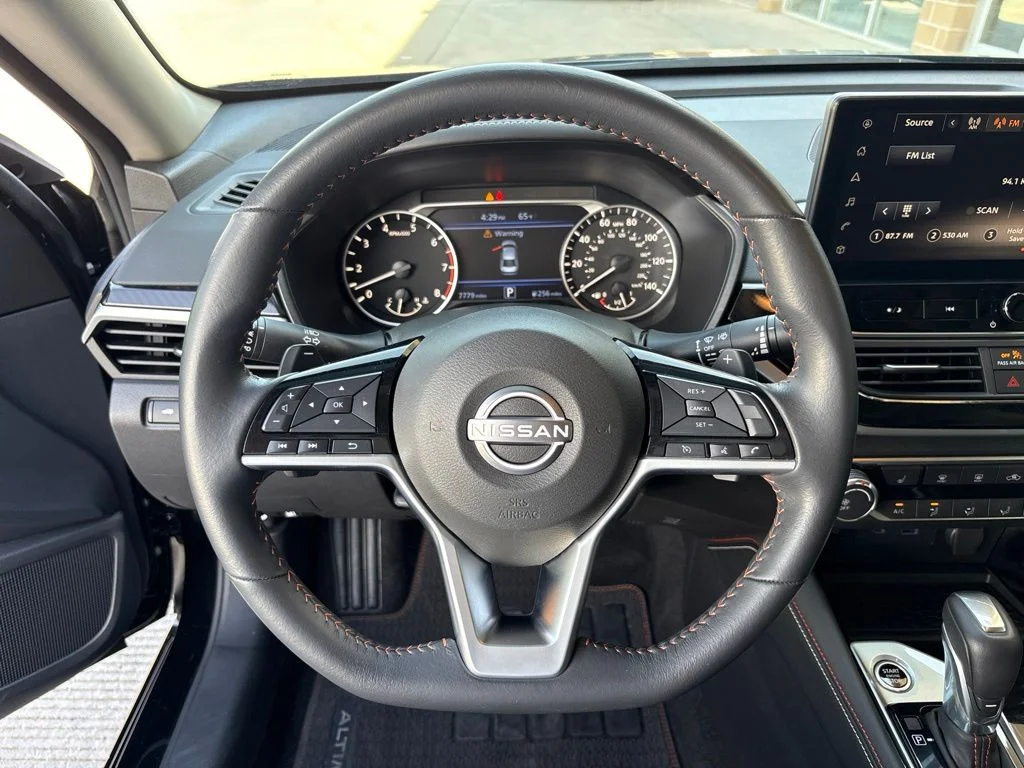 Used 2024 Black Nissan 2.5 SR image 8