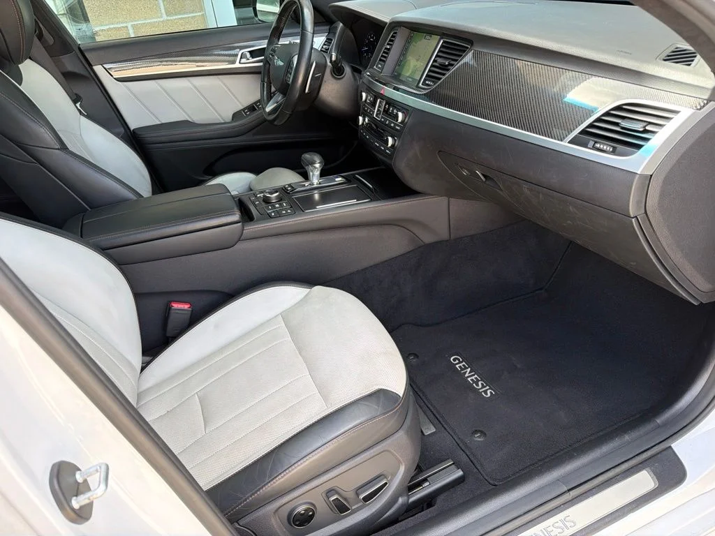 Used 2018 White Genesis 3.3T Sport image 21