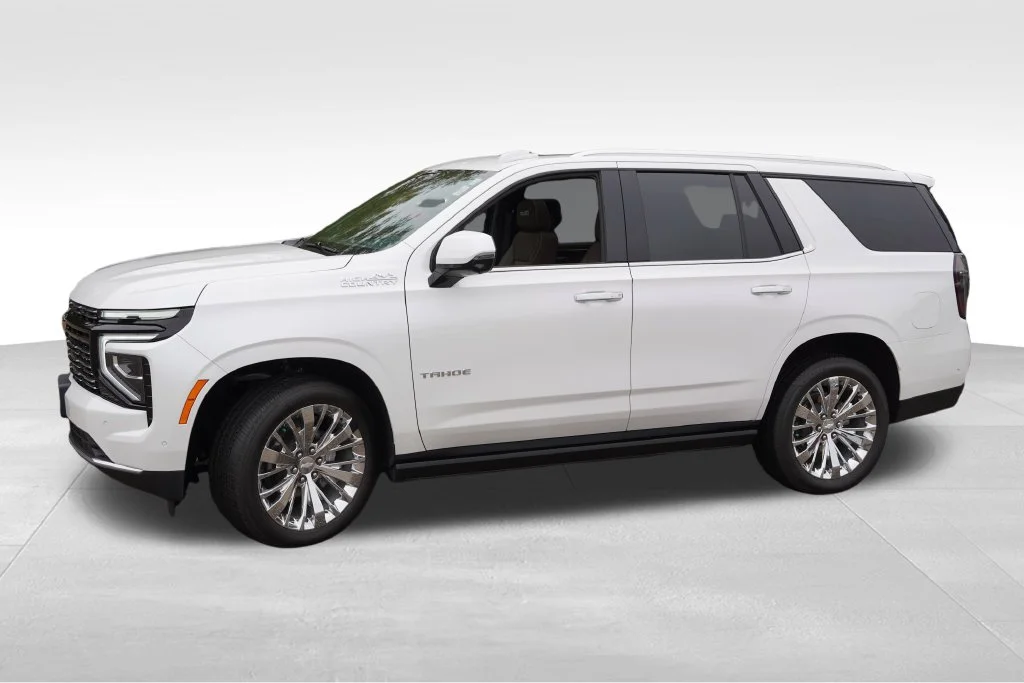 Certified Used 2025 Iridescent Pearl Tricoat Chevrolet High Country image 10